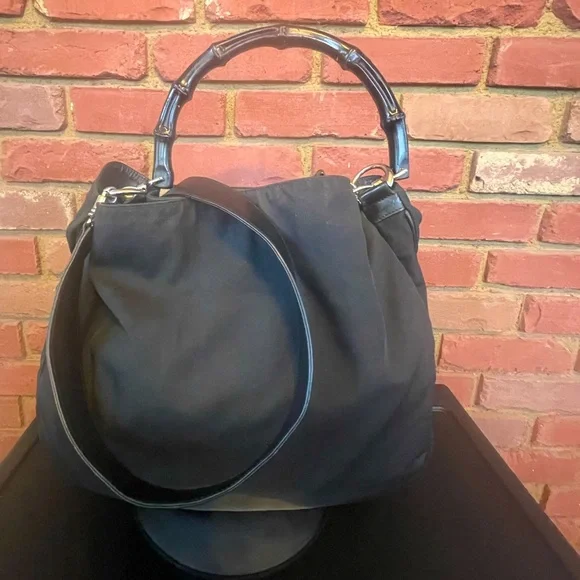 🔥 GUCCI Crossbody 🔥Bamboo 🔥Nylon 2 way cross body bag. 🔥 - Picture 3 of 11